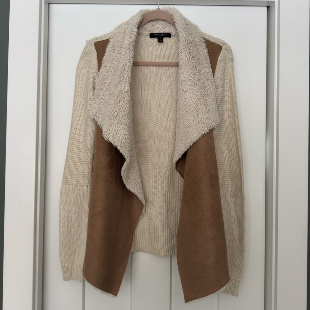 Romeo & Juliet Couture Cream and Tan Knit Cardigan